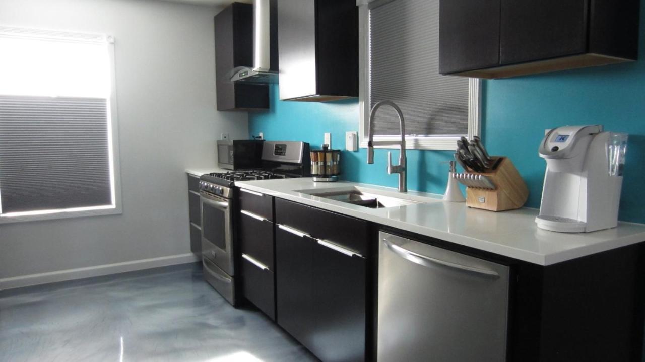 Modern/Retro Condo Highpoint エクステリア 写真